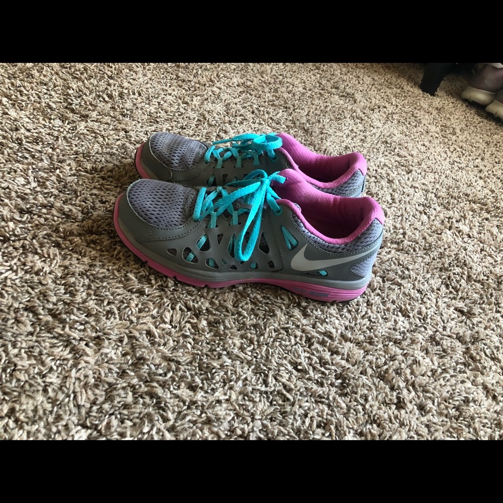Nike Tennis Shoes LIKE NEW